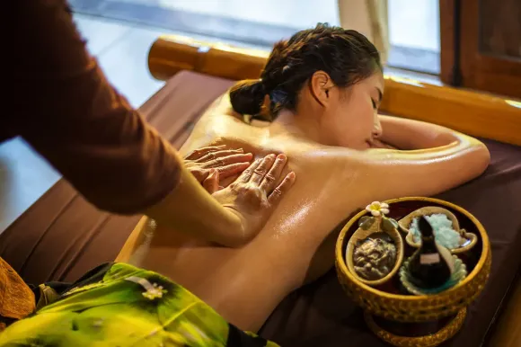 Cổ vai gáy đau nhức kéo dài: Nguyên nhân và giải pháp dưỡng sinh an toàn